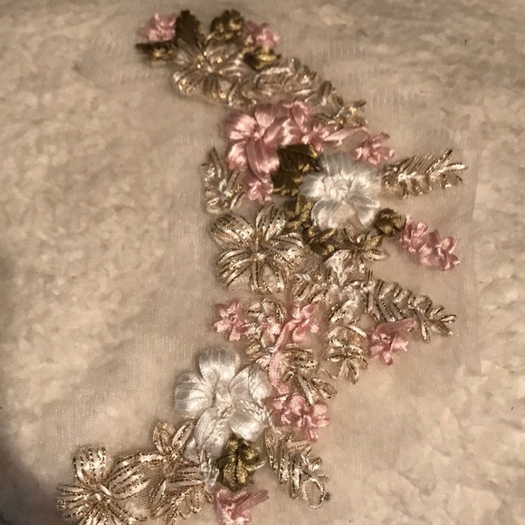 New Beautiful 3D Flower Appliqués - Picture 7 of 9